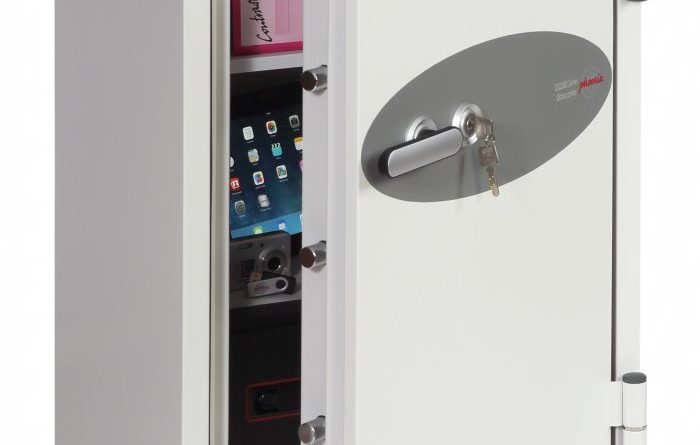This phoenix safe data combi ds2502k is a safe for the home and data media fire safe. Fire resistant for 2 hours for both document archive and digital media. The height of this safe is just taller than a standard office desk. TheDs2502k comes with a reliable secure keylock with 2keys. with key lock.