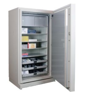 The Chubbsafes DataPlus 555 size 5 is a data media fire safe that comes with an electronic code lock with tactile buttons. Supplied with no fittings to enable you to choose from adjustable shelves, pull out drawers and even a lockable cupboard.