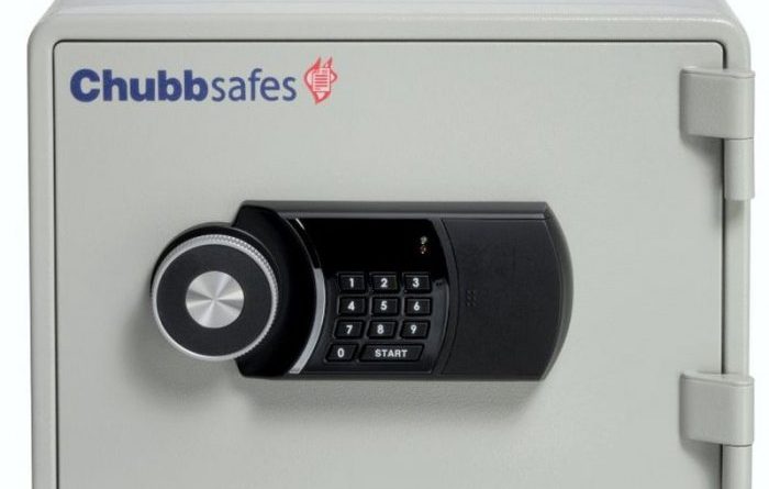 This Chubbsafes Executive 15e is a £1000 cash rated fire safe. Its ideal as a security safe for the home or office safe that has a 1 hour certified protection for paper records. This comes ready prepared for base fixing and it comes with an electronic code lock.