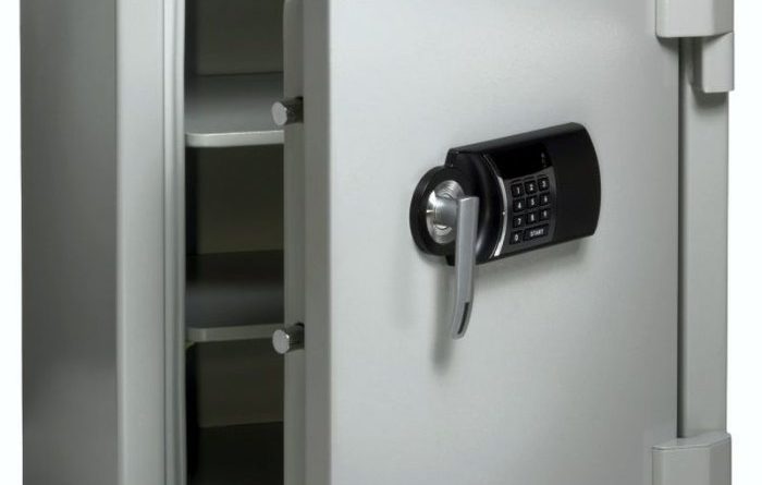 The Chubbsafe Executive 65e is a £1000 cash rated security safe for the home, or indeed an office safe. The safe comes ready prepared for base fixing and with 1 hour fire rating for paper records. The Executive 65e is furnished with an electronic lock. and is also available with a cylinder key lock.
