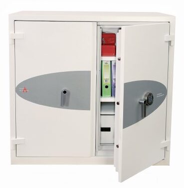 The Phoenixsafe Fire Commander Pro FS1921E fire safe is also £4000 o/n cash rated. It comes with a durable electronic code lock.