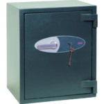 This Phoenix Safe Mercury HS2052K is a euro grade 2 security safe ,retail safe and safe for the home. Insurance approves to store up to £175,000 of jewellery, plus, it has a 30 minute fire protection for paper records. Finished in a graphite grey durable paint, its size of 650mm tall make this a good office safe. This image shows the safe with its door closed and featuring its high security key lock.