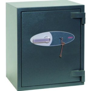 This Phoenix Safe Mercury HS2052K is a euro grade 2 security safe ,retail safe and safe for the home. Insurance approves to store up to £175,000 of jewellery, plus, it has a 30 minute fire protection for paper records. Finished in a graphite grey durable paint, its size of 650mm tall make this a good office safe. This image shows the safe with its door closed and featuring its high security key lock.