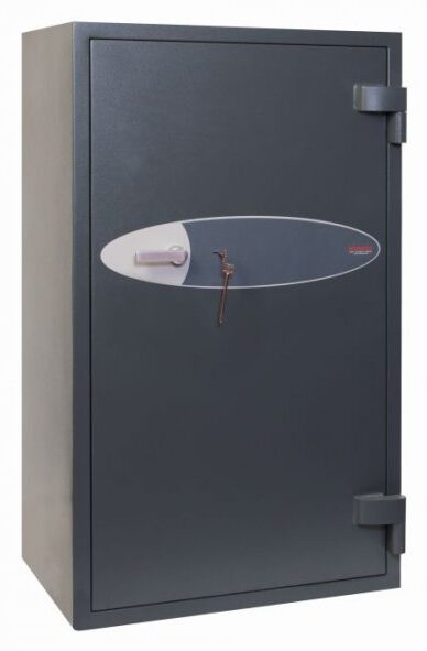 The Phoenix Safe Elara HS3555K is a euro grade 3 commercial safe or retail safe. Perfect jewellers safe having a great internal capacity of 330 litres, Finished in graphite grey and supplied with 4 shelves. The image shows the safe door closed. This Elara HS3555K is furnished with a VdS Class 2, high security double bitted key lock.
