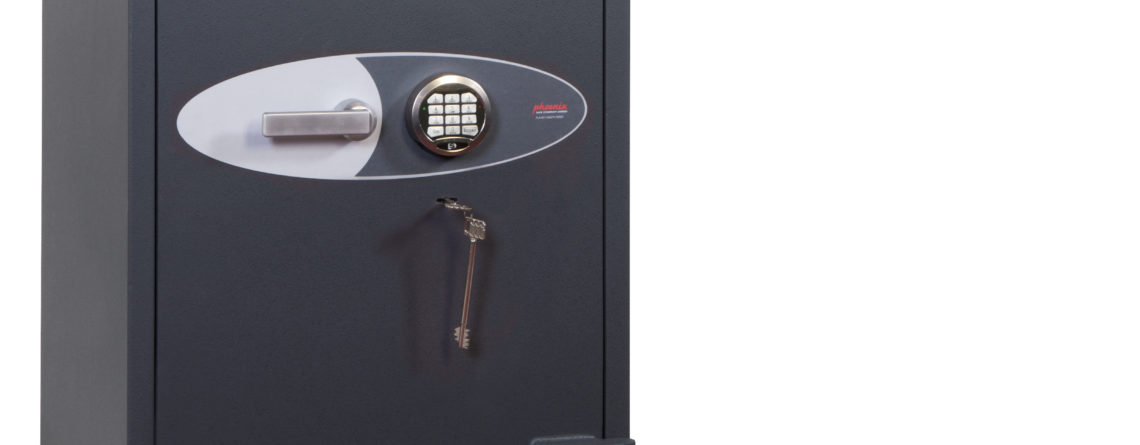This Phoenix safe cosmos hs9073e is a euro grade 5 security safe. Normally used as a high grade commercial safe, retail safe or even a jeweller safe. With its size being a height of 1020mm by 690mm square, its weight of 875kg, we recommend a professional install. The image shows the safe with its door closed, painted in graphite grey and really looking like a high security safe. Indeed, this beast has anti drill platework and security re-lock devices attached to the safe locks. Yes, this grand safe comes with VdS Class II key and electronic locks. with key and electronic locks.