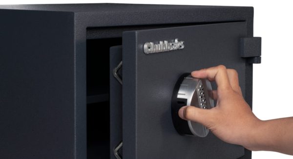Chubbsafes Homesafe S2 20e turninglock to move the safes secure bolts