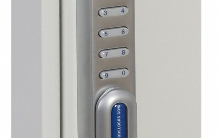 This Phoenixsafe Deep key cabinet KC0300 Series - KC0302E  has a reliable and economical electronic lock with 10 digits. It allows the user the option to choose a code length for opening, and it's easy to programme.