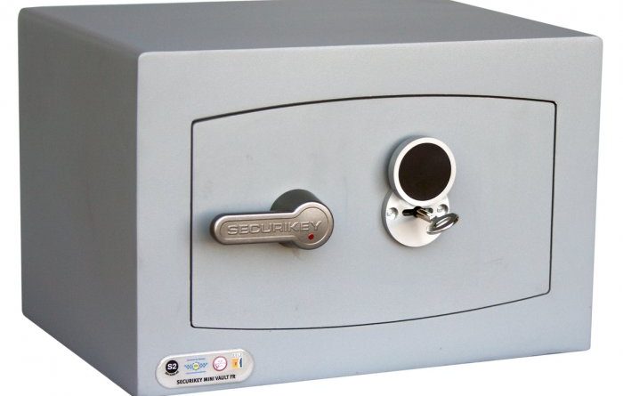 Securikey Mini Vault Gold 0K is a good office safe or safe for the home with quality key lock and 2 operating keys.