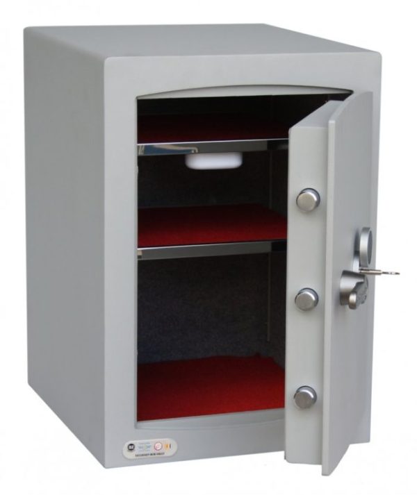 This securikey mini vault silver s2 2k is £4000 rated and makes a good sized safe for the home or office safe. It offers high strength. Shown with its door almost open, it shows the felt lined shelves and magnetic sensor light plus, this model features 3 locking bolts on its internally hinged door.
