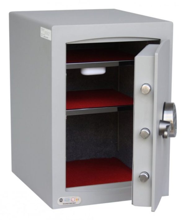 The Securikey Mini Vault Silver S2 2e is £4000 rated and perfect as a safe for the home, or office safe. It meets with AiS insurance, Sold Secure and is Police preferred too. Supplied with a reliable and easy to use electronic lock, and finished in a silver/grey paint .finish.