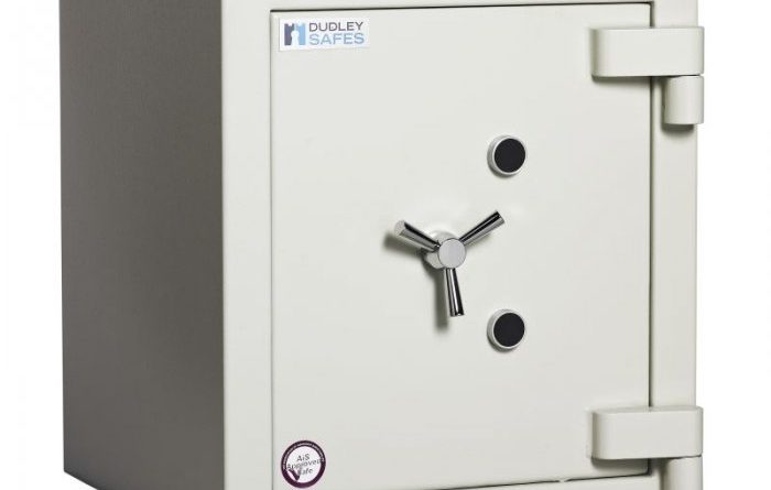 Dudley Safes Europa EUR5-01 security safe with two high security key locks. This is an ideal commercial safe or jewellers safe.