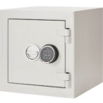The De Raat Prisma Grade 2 size 1e is a popular security safe for the home, or indeed an office safe. Fitted with a super reliable Stellar electronic code lock