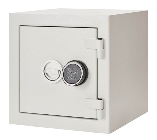The De Raat Prisma Grade 2 size 1e is a popular security safe for the home, or indeed an office safe. Fitted with a super reliable Stellar electronic code lock
