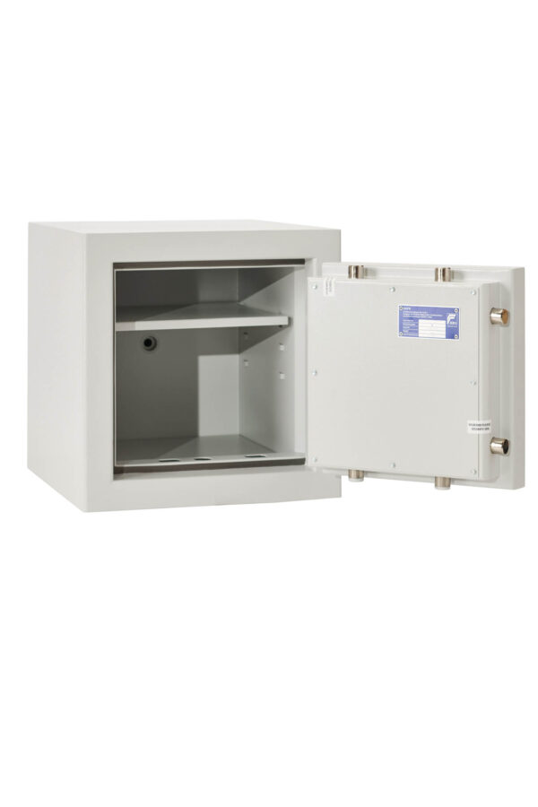 Shown with door wide open, the De Raat Prisma Grade 2 size 1e lets you access your contents fully. This is a good security safe for the home.