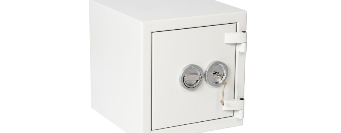 This De Raat drs Prisma Grade 3 1K with key lock is a security safe for the home, Commercial safe or business safe that is a euro grade 3 safe to store up to £35,0000 of jewellery. It is £35,000 rated.