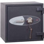 The Phoenix safe Planet HS6071E is a euro grade 4 security safe that is used as a retail safe, jeweller safe or as a commercial safe. These are brilliant as a safe for the home too!. Smallest in the range it is ready prepared for base and rear fixing. Its also tested and approved by ECB.S and insurance approved by the AiS. This is ready fitted with 1 electronic lock and key lock.