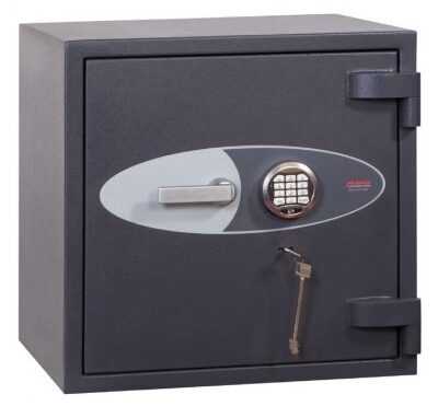 The Phoenix safe Planet HS6071E is a euro grade 4 security safe that is used as a retail safe, jeweller safe or as a commercial safe. These are brilliant as a safe for the home too!. Smallest in the range it is ready prepared for base and rear fixing. Its also tested and approved by ECB.S and insurance approved by the AiS. This is ready fitted with 1 electronic lock and key lock.