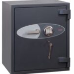 This phoenix safe planet hs6072e is a euro grade 4 security safe that is perfect as a commercial safe, jeweller safe or even a domestic high security safe. If is supplied with electronic and key locking.