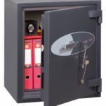 This Phoenix safe planet HS6072K is a high quality euro grade 4 security safe. It is £60,000 rated and suitable to store up to £600,000 of jewellery. (Subject to insurer recommendations). This can be used as a jeweller safe, retail safe or even a safe for the home. The image shows the safe closed, finished in a graphite grey and furnished with twin high security key locks.