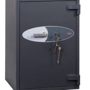 The Phoenix safe planet hs6074k is a high quality euro grade 4 security safe that is tested and approved to hold cash of £60,000 and jewellery of up to £600,000. Classed as use as a commercial safe, retailer safe or even as a safe for the home. It's also fire tested for paper records, thus making this safe highly desirable. It comes with ECB.S test house certification, and is approved by the UK insurance. It is 850mm tall by 580mm wide and hinged on the right, There is a good sized handle to open its bolts once you have unlocked both key locks.