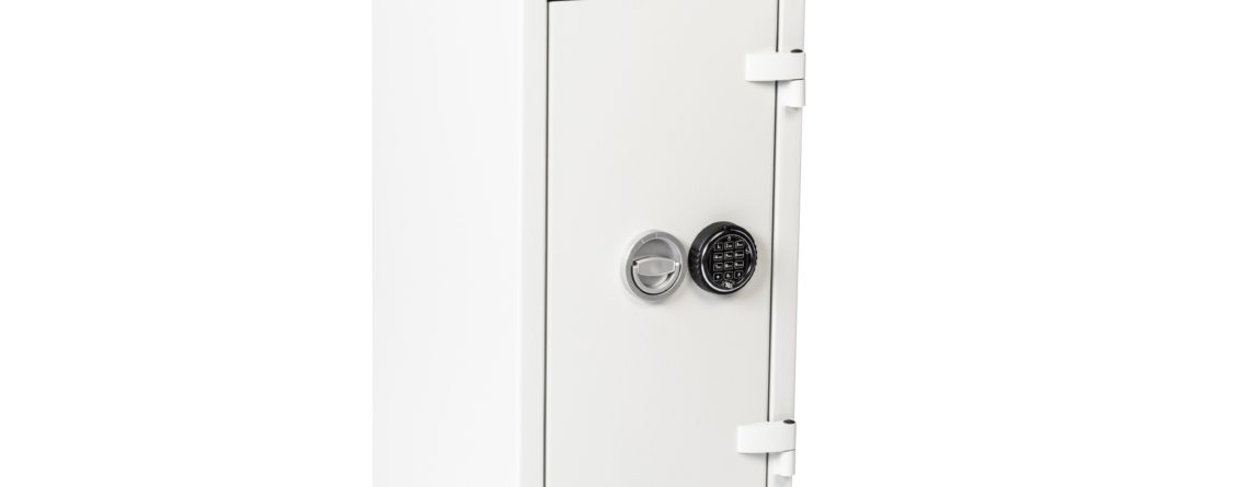 This De Raat DRS Prisma Grade 3 3E is a quality security safe for the home, business safe and commercial safe that comes with one safe. It is £35,000 rated and a high quality euro grade 3 safe that comes with a multi user electronic code lock