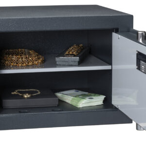 Chubbsafes Zeta Grade 1 size 20e safe for the home with 1 shelf.