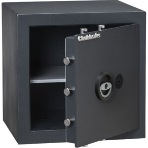 3 way locking bolts are evident on this euro grade 1 zeta size 40k security safe. It comes with a high security key lock.