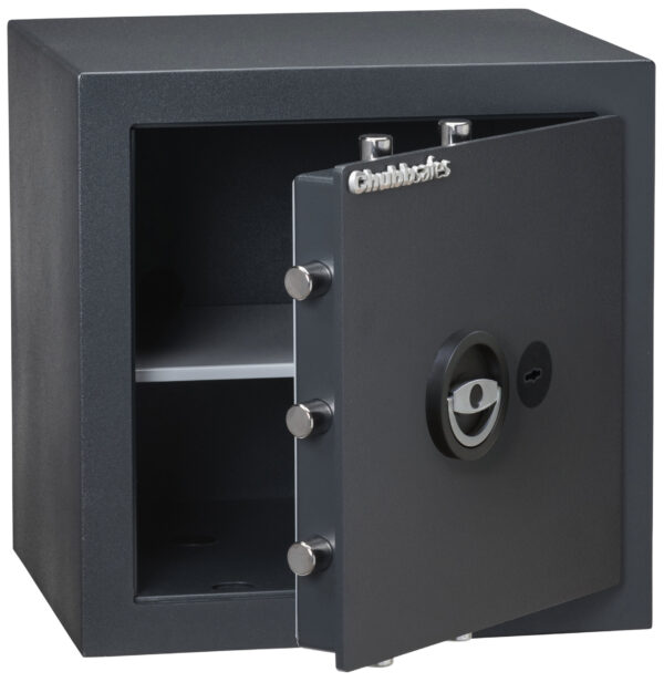3 way locking bolts are evident on this euro grade 1 zeta size 40k security safe. It comes with a high security key lock.