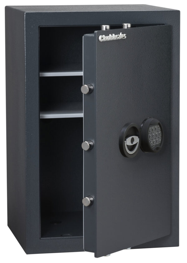 Chubbsafeszeta euro grade 1 size 65e security safe showing 3 way moving bolts. It is a tough commercial safe.