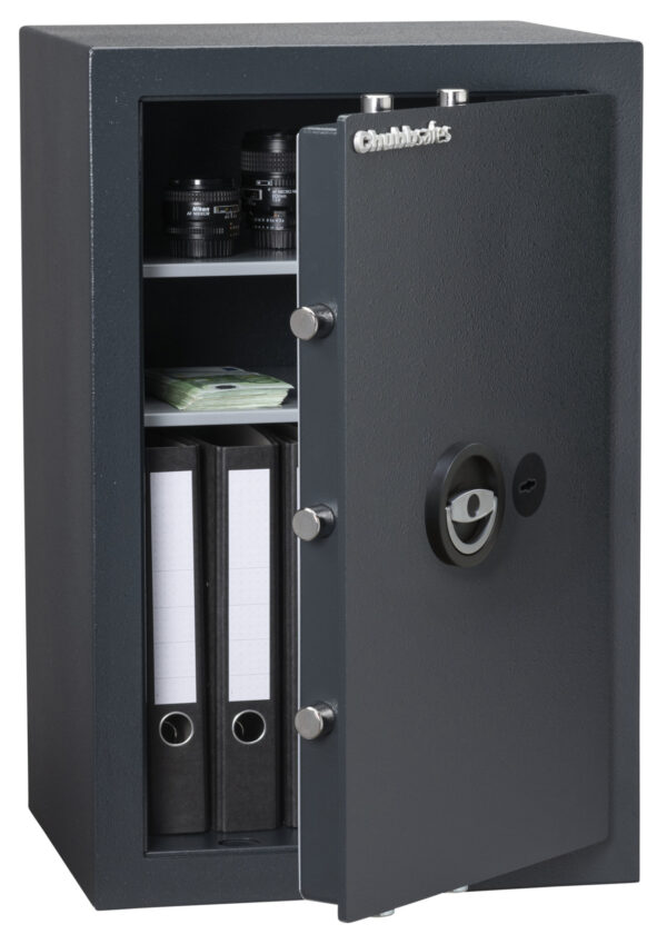 This Chubbsafes Zeta Grade 1 size 65k is a high quality, euro grade 1 security safe for the home, office safe and commercial safe with secure key lock with 2 keys. It is also available in this size with an electronic combination code lock.