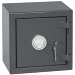 KeySecure Victor Grade 1 size 1k is a Euro Grade 1, £10,000 insurance approved security safe for the home, commercial safe and office safe. It is an AiS insurance approved safe that comes with free delivery, or with an add on low cost professional installation. This comes with a reliable double bitted keylock and 2 keys.