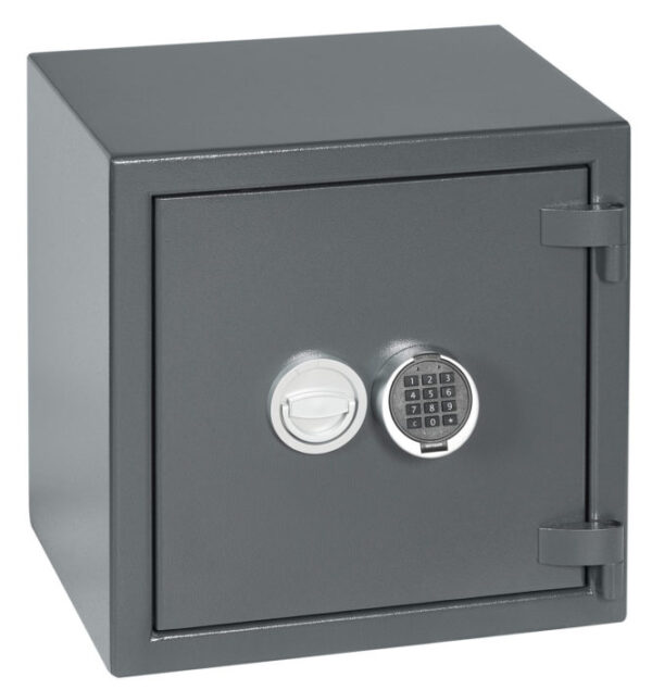 The KeySecure Victor grade 1 size 3e security safe for the home is a euro grade 1 insurance approved office safe or commercial safe. Supplied with one removable shelf it makes a good homesafe with electronic lock.