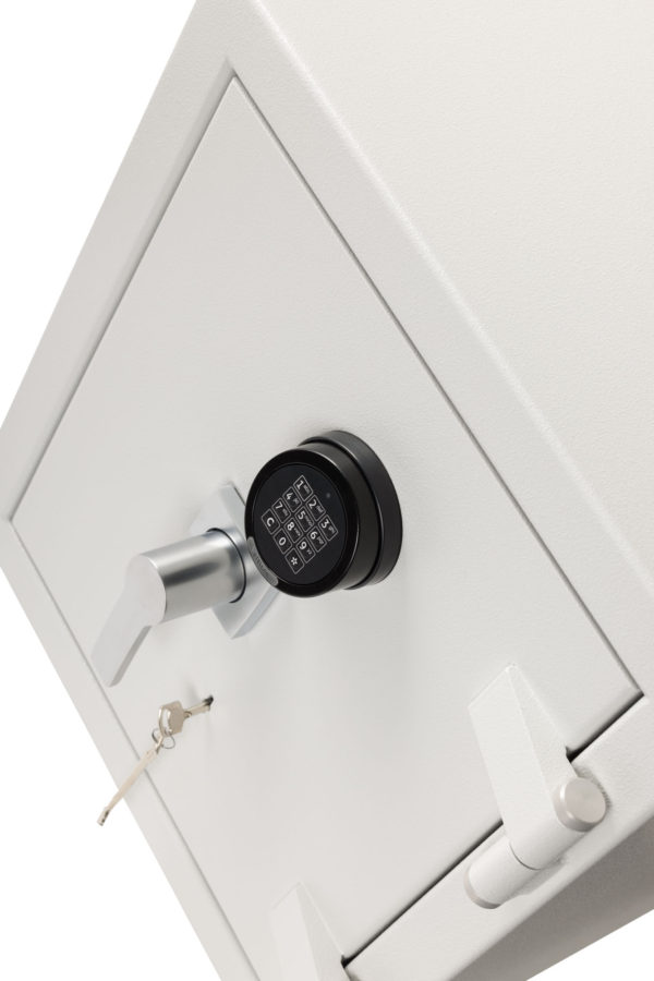 De Raat Prisma Grade 4 £60,000 rated safe showing both electronic and key lock.