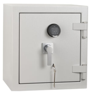 De Raat DRS Prisma Grade 4 size 0ke is a euro grade 4 retail safe, commercial safe and safe for the home. Shown with its door closed with key and electronic locks.