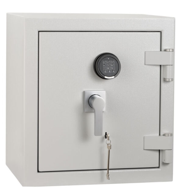 De Raat DRS Prisma Grade 4 size 0ke is a euro grade 4 retail safe, commercial safe and safe for the home. Shown with its door closed with key and electronic locks.