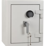 De Raat DRS Prisma Grade 4 size 1ke cash safe is a quality euro grade 4, £60,000 rated security safe. with key and electronic locks. Ideal low cost retailer safe and commercial safe.