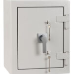 The De Ratt Prisma grade 4 size 1kk, is a £60,000 cash rated safe. That has Euro grade 4 status. Perfect as a retailer safe with two high security key locks. The image shows the safe with its door closed.