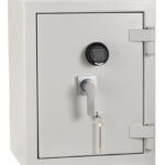 De Raat DRS Prisma Grade 4 size 2ke is a £60,000 cash rated retailer safe, commercial safe or indeed a safe for the home for high risk items. Shown with its door closed with key lock and electronic code lock.