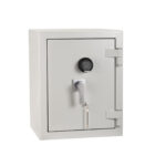 De Raat Prisma Grade 5 size 2ke cash safe that mages a great retailer safe and commercial safe with key and electronic locks