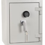 De Raat Prisma Grade 5 size 2ke cash safe that mages a great retailer safe and commercial safe with key and electronic locks