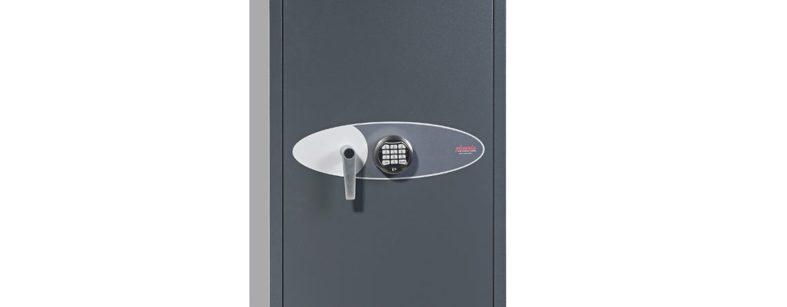 This Phoenix Safe GS8020 Series Rigel GS8023EGun safe for 8 guns is fitted with a high security VdS Class II electronic lock.