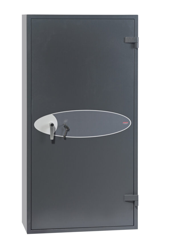 This Phoenix Safe GS8020 Series Rigel GS8025K gun safe has storage for 14 guns. As a high quality gun cabinet, it comes fitted with a high security key lock.