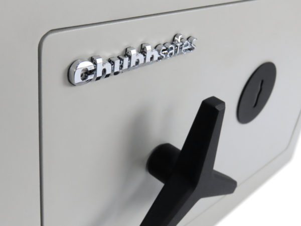Image shows the Chubbsafes HomeVault S2 15KL door with propeller handle and key hole.