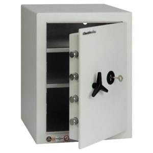 ThE cHUBBSAFES hOMEvAULTs2 55KL is shown with the door open and its key in the lock. This is anexcellent safe for the home or office safe for business use.
