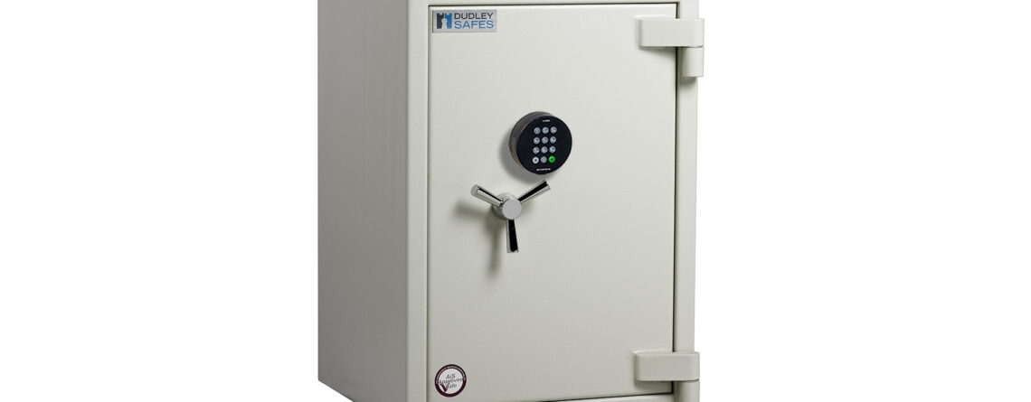 This dudley Europa eur2-04e is a heavy duty hand build euro grade 2 security safe for the home, office safe and commercial safe. Fine quality to rival the very best, however, its priced to sell. This is shown with a high quality electronic code lock, but is also available with keylock, mechanical dial lock or multi user code lock if having several users... eg as a jewellers safe.