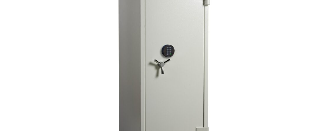 This Dudley Europa EUR2-06e is a high quality, hand built heavy duty euro grade2 security safe. This has a 45 minute fire protection for paper records, comes with 2 shelves and is an ideal safe for the home or commercial safe. Fitted with a high security electronic code lock, it also is available with a key lock, mechanical dial lock or multi user code lock, including having dual lock facility too!