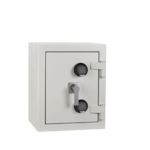The De Raat Prisma Grade 4 1ee is a highquality euro grade 4 commercial safe, safe for the home and retail safe thatcomes supplied with two electroniccode locks. Its also available with twin key lock or key and electronic code lock.