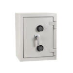The De Ratt Euro grade 4 2ee is a eurograde4 £60,000 rated security safe for the home, commercial safe, office safe and retail safe that has a 30 minute fire protection for documents. It comes with 2 electronic code locks and is also available with key and electronic lock or twin key locks.