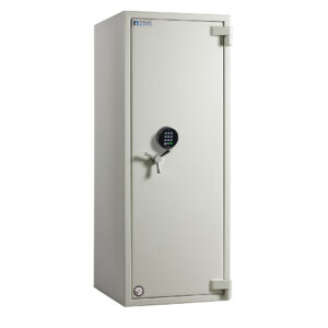 The Dudley Safes Europa EUR3 size 7e is the largest in this range of euro grade 3, insurance approved security safes. Perfect as a commercial safe ,jewellers safe or even a large safe for the home. It comes with a single electronic combination code lock, but, can be furnished with a secondary lock. It is also available as an installed safe with key lock too!.