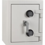 The De Raat Prisma Grade 5 size 1ee is a euro grade 5 commercial safe that is a suitable as a retail safe, general security safe and safe for the home. It has a 30 minute LPS30 fire certificate for paper records. Supplied with twin electronic code locks, it is also available with twin key locks or key and digital locking.